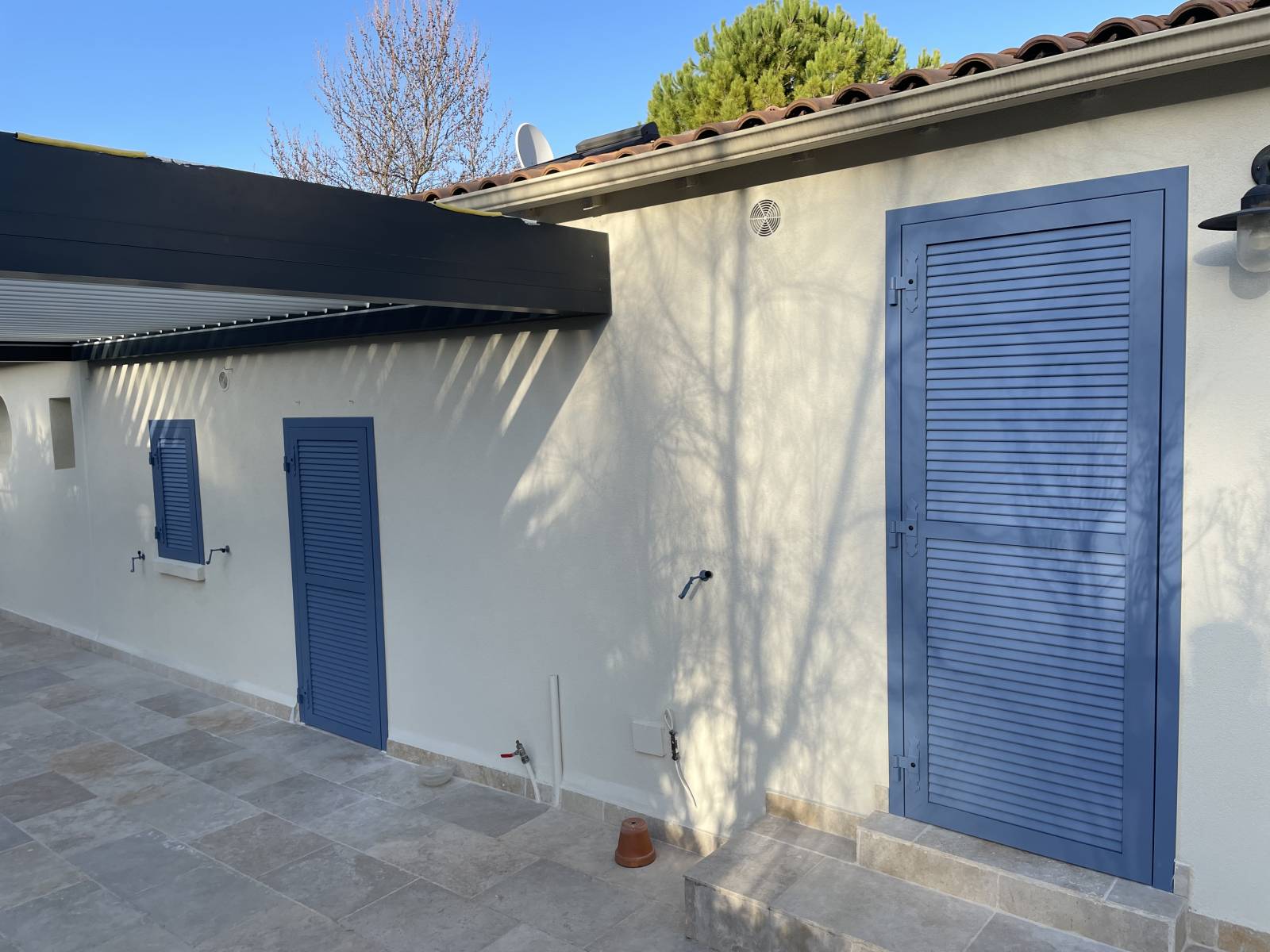 Volets battants en aluminium sur Caveirac