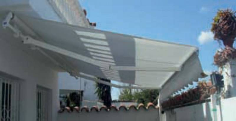 Store monobloc à Calvisson