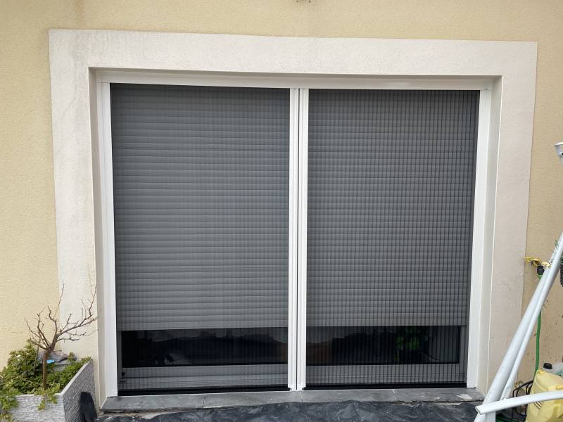 Moustiquaire plissée latérale sur Nîmes