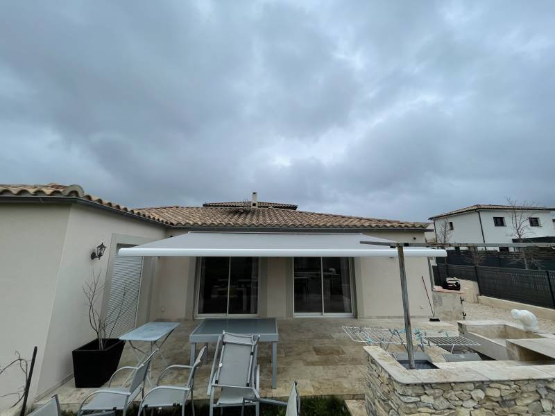 Store banne coffre à Nages-et-Solorgues