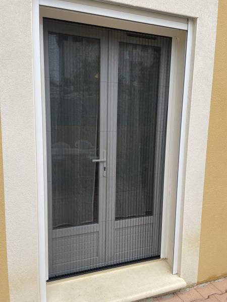 Moustiquaire plissée latérale sur Calvisson