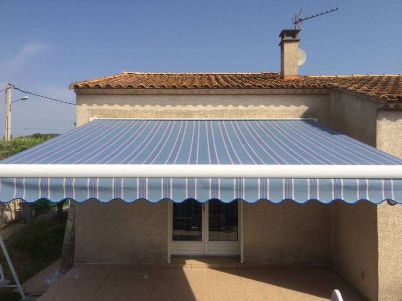 Store coffre toile rayée avec lambrequin à vague