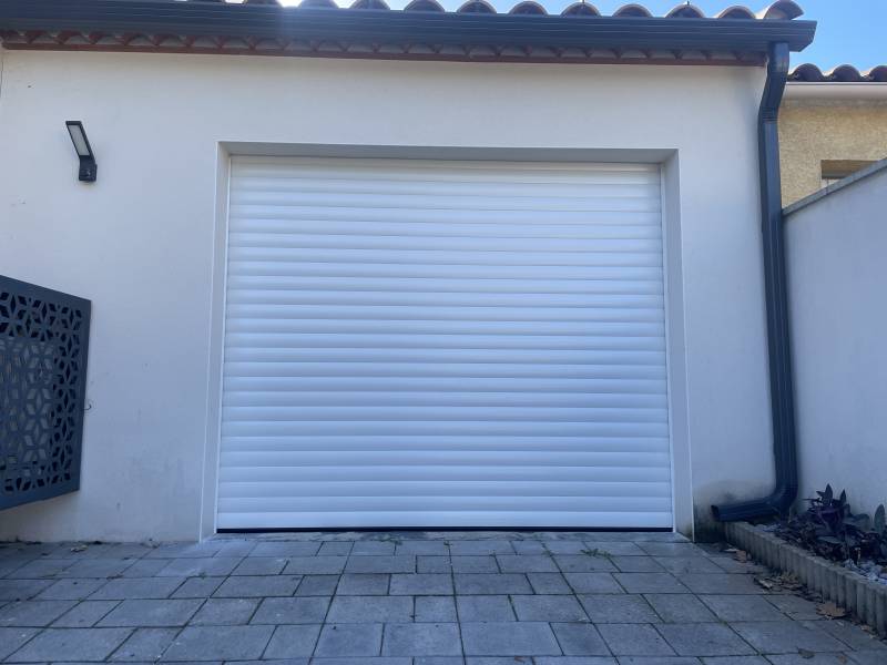 Porte de garage enroulable à Calvisson