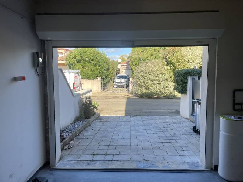 Porte de garage enroulable à Calvisson