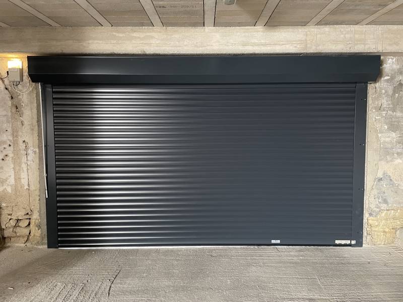 Porte de garage enroulable à Aubais